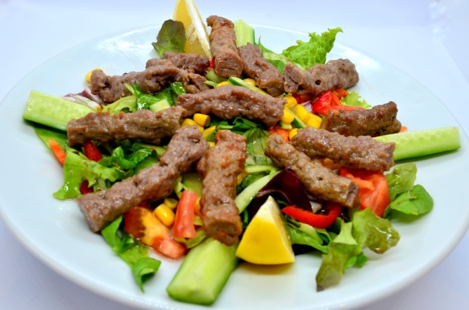 Köfteli Salata